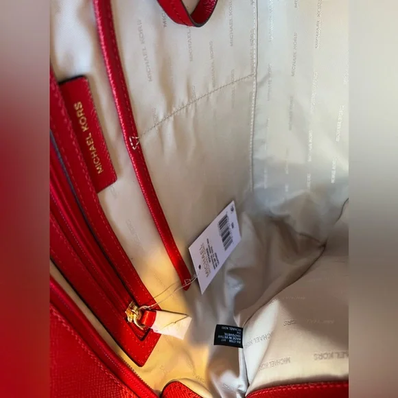NWT Michael Kors Voyager MediumLeather Tote Bag